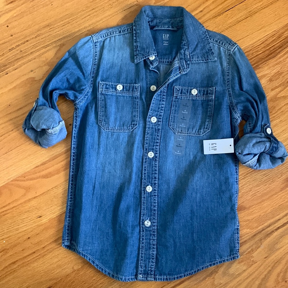 NWT Gap denim button down